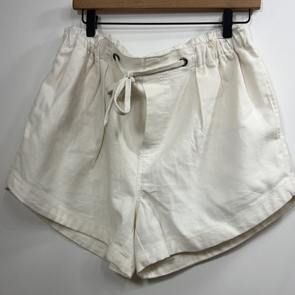Free People Pants - Free People White  High Rise Shorts Drawstring Oversized fit size Medium.NWT